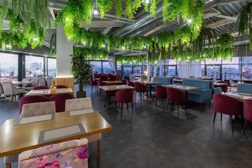 SKY8 Terrace&Grill