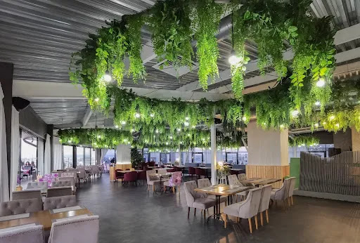 SKY8 Terrace&Grill